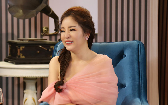 Nghệ sĩ Thúy Nga thừa nhận là 'con nghiện Facebook', sáng chưa đánh răng đã phải cầm điện thoại Ảnh 2