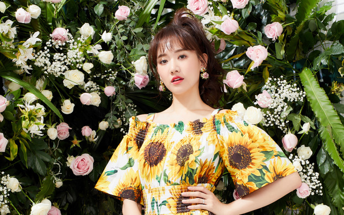 Hari Won diện váy hai dây, khoe làn da trắng sứ khiến fan ‘thầm thương trộm nhớ' Ảnh 2