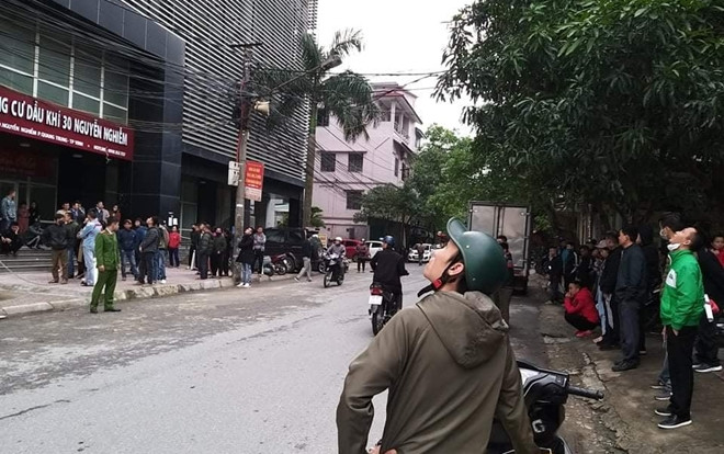 Hoảng hốt phát hiện nam thanh niên rơi từ tầng 13 trúng ô tô tử vong tại chỗ Ảnh 2