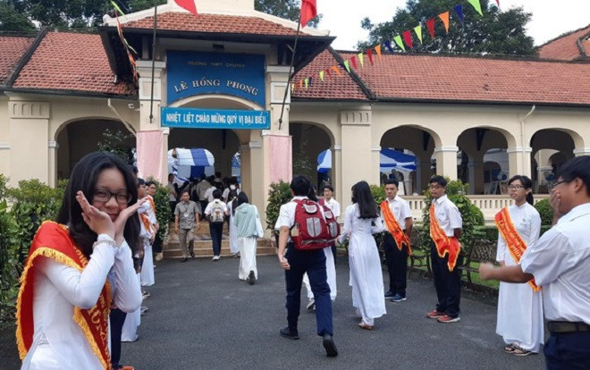 Ngày 9/3 học sinh lớp 12 TPHCM trở lại trường Ảnh 2