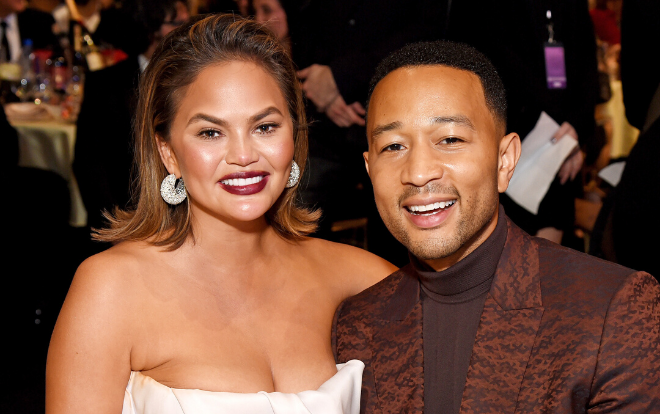 Bà xã John Legend, Chrissy Teigen từng 'phát điên' vì đã nâng ngực Ảnh 2