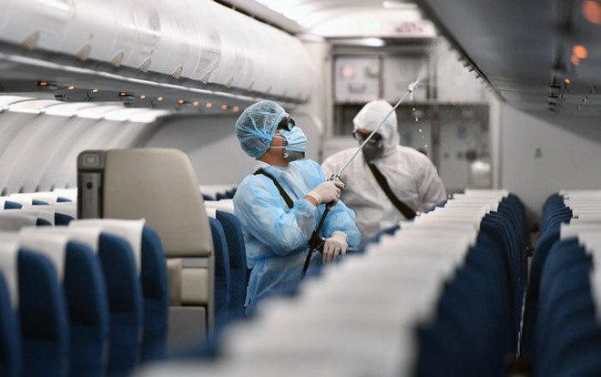 Vietnam Airlines dừng khai thác, khử trùng tàu bay và cách ly toàn bộ phi hành đoàn chở cô gái nhiễm COVID-19 Ảnh 2