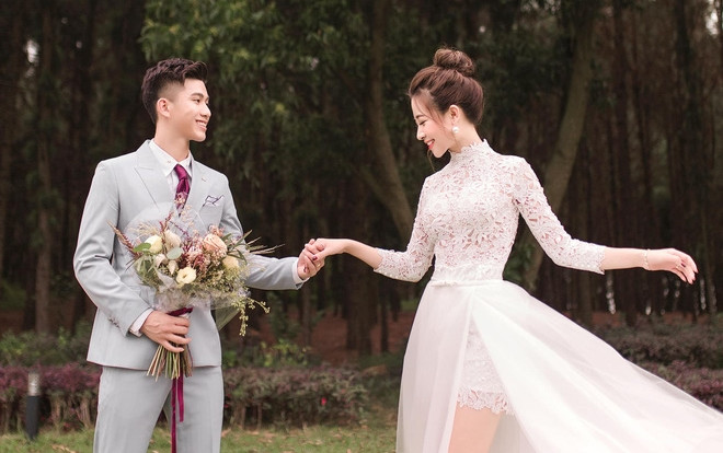 Phan Văn Đức toát mồ hồi khi chọn quà 8/3 tặng vợ Ảnh 2