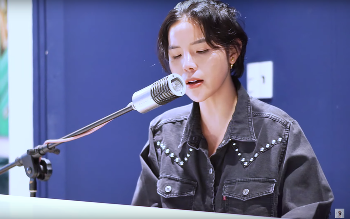 Vũ Cát Tường thổn thức hát live piano 'Cô gái ngày hôm qua' tặng fan dịp lễ 8/3 Ảnh 2