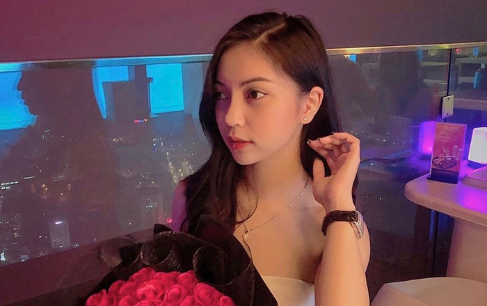 Nhật Lê nhận quà 8/3 đặc biệt từ Quang Hải Ảnh 2