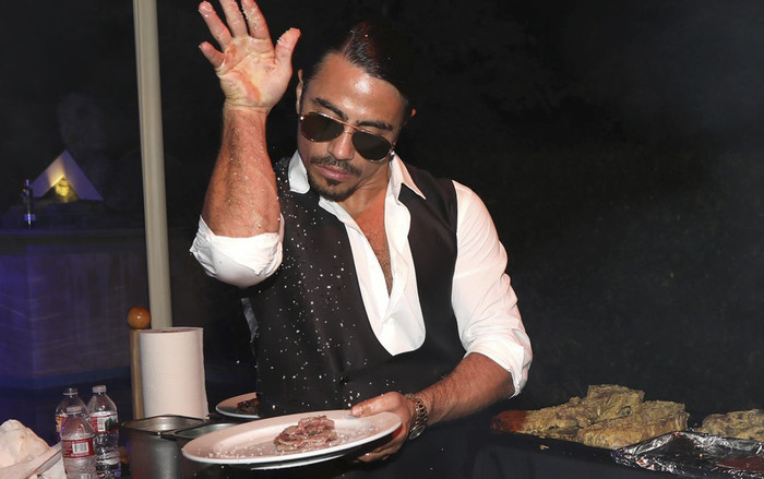 Salt Bae, 'thánh rắc muối' từng phục vụ cô gái nhiễm corona tại Hà Nội là ai? Ảnh 2