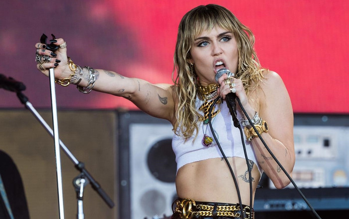 Tạm biệt hình tượng ‘bánh bèo’ thời Younger Now, Miley Cyrus sẽ hát nhạc rock trong album mới Ảnh 2