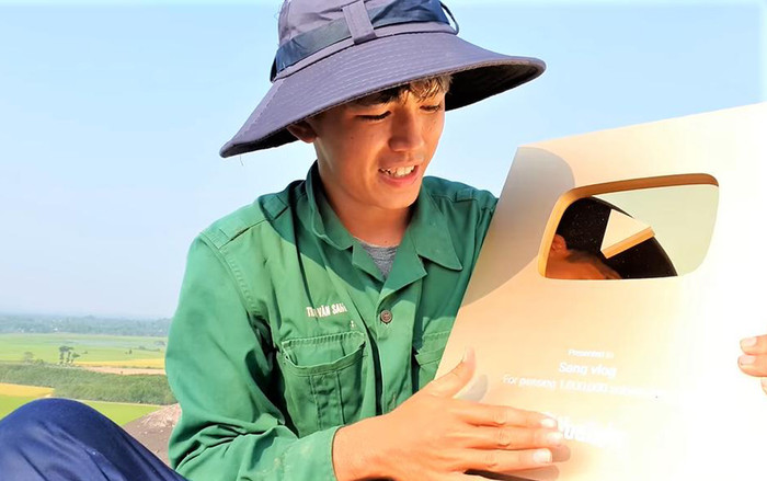 Tất tần tật về Sang Vlog - YouTuber được mệnh danh là 'nghèo nhất Việt Nam' Ảnh 2