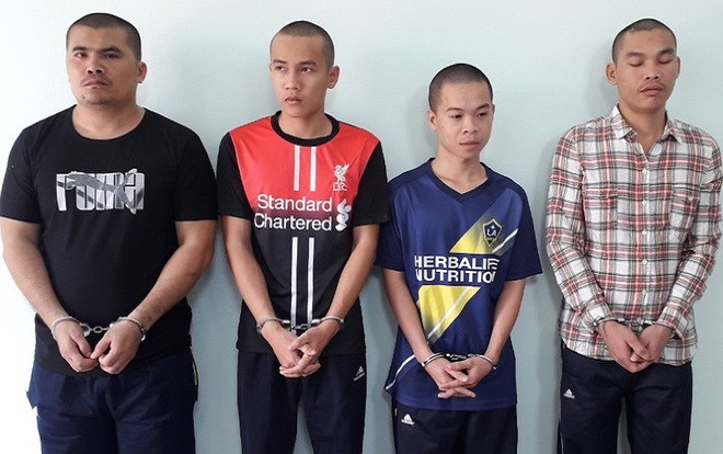 Khởi tố 4 thanh niên cầm mã tấu đột nhập nhà dân, trộm 15 con gà Ảnh 2