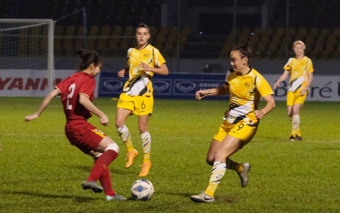 Sân Cẩm Phả liên tục cúp điện, làm gián đoạn trận ĐT nữ Việt Nam gặp Australia Ảnh 2