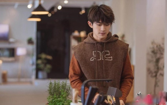 Dịch Dương Thiên Tỉ trả lời câu hỏi: 'Có nên đi đám cưới của bạn gái cũ?' Ảnh 2