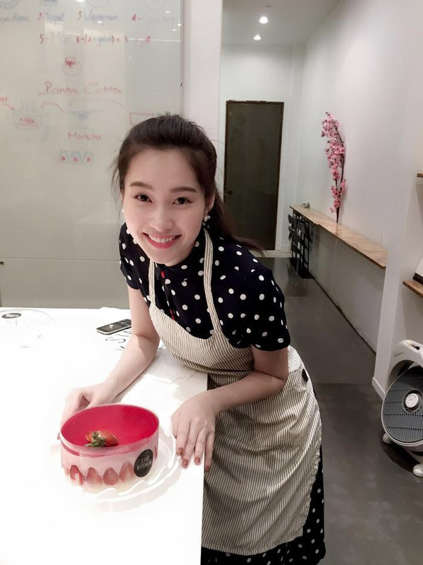 Thời trang vào bếp của sao Việt: Elly Trần khiến fan đỏ mặt, Thu Thảo đối lập hoàn toàn Ảnh 7