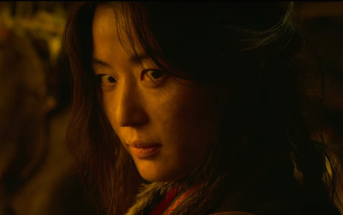 Chỉ có thể là 'mợ chảnh' Jun Ji Hyun: Xuất hiện vài giây cũng đủ chiếm trọn spotlight tập cuối của 'Kingdom 2' Ảnh 2