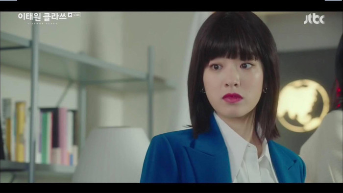 Riêng Ma Huyn Ji (Lee Yoo Young) trở nên "xấu lạ"