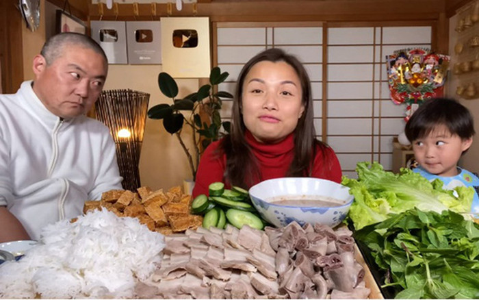 Cho chồng lên sóng YouTube, Quỳnh Trần JP thu về 'triệu view' nhờ biểu cảm thần thái của ông xã Ảnh 2