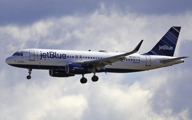 Hãng hàng không Mỹ cấm bay vĩnh viễn một khách giấu bệnh COVID-19 Ảnh 2