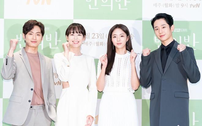 Jung Hae In tỏa sáng bên Chae Soo Bin và Lee Ha Na tại họp báo phim giữa mùa dịch Covid-19 Ảnh 2