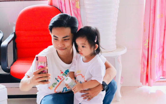 Phan Hiển ‘tố’ con gái Anna khó tính, bừa bộn giống mẹ Ảnh 2