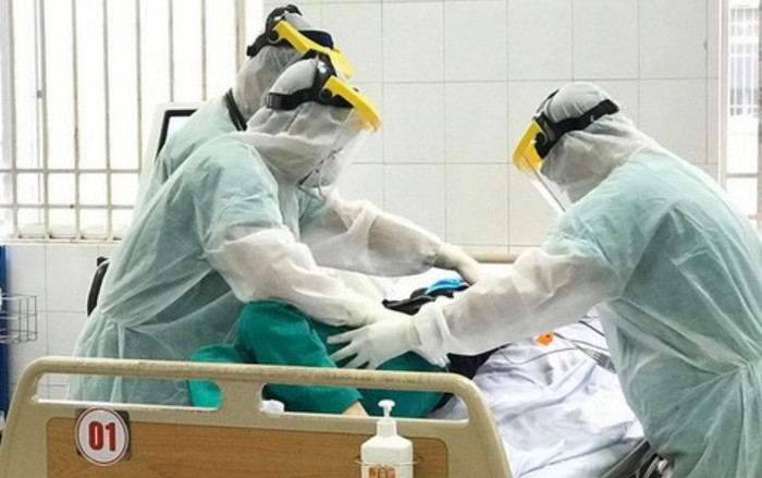 Diễn biến mới nhất của hai bệnh nhân mắc COVID-19 nặng: Suy hô hấp, vẫn phải thở máy Ảnh 2