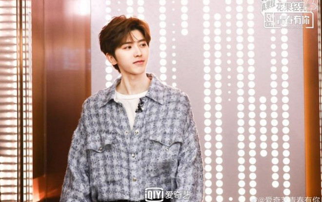 Fan 'cười ngất' khi Thái Từ Khôn dùng bật lửa để… mừng sinh nhật thực tập sinh Ảnh 2