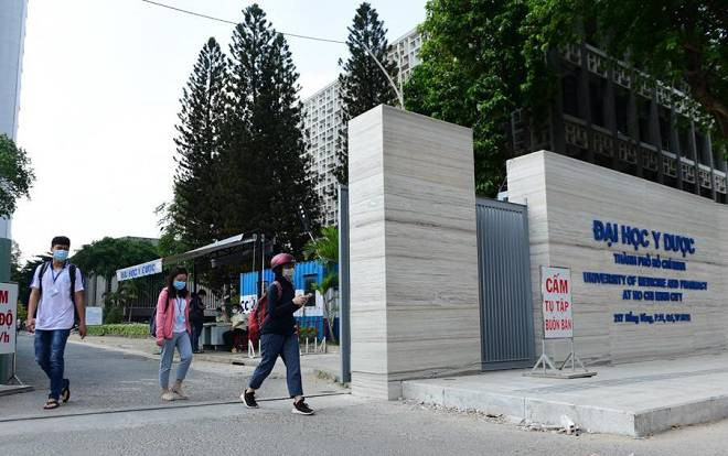 Đại học Y Dược TP.HCM bắt buộc sinh viên đeo khẩu trang khi đến trường Ảnh 2