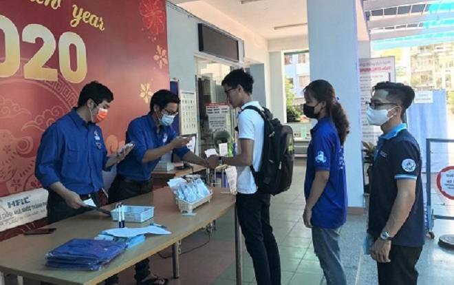 Cựu sinh viên tặng 42.000 khẩu trang cho sinh viên ĐH Bách Khoa TP.HCM giữa mùa dịch COVID- 19 Ảnh 2