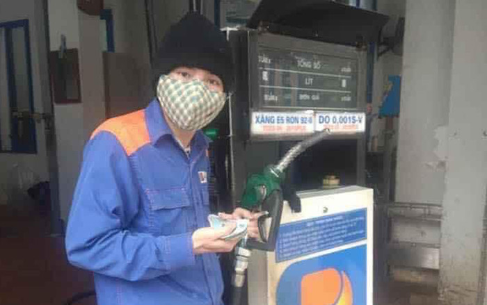 Chuyện tử tế: Khách quên mang tiền, nhân viên vẫn đổ 10 nghìn xăng kèm lời nhắn xúc động Ảnh 2