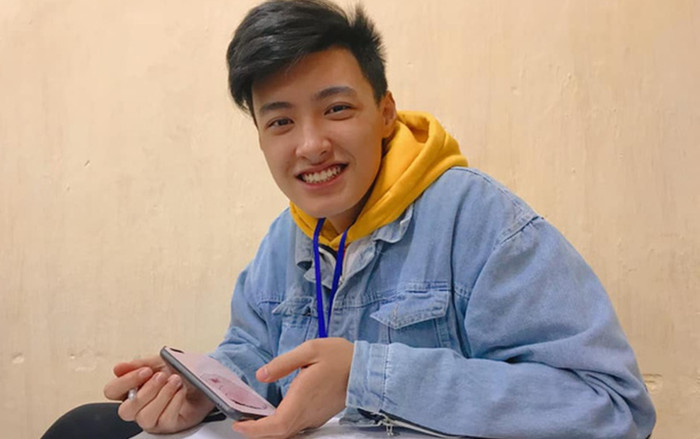 Xuất hiện 'hotboy vườn trường' với nụ cười tỏa nắng được dân mạng ráo riết 'truy lùng' Ảnh 2