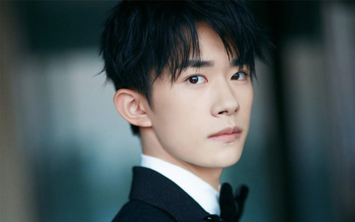 Từng bị hô 'cút ra khỏi TFBoys' đến khi trở thành thành viên thành công nhất nhóm, Dịch Dương Thiên Tỉ đã trải qua điều gì? Ảnh 2