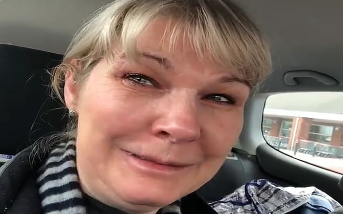 Đi siêu thị sau ca làm việc dài 48 giờ, y tá bật khóc nức nở vì các gian hàng trống trơn Ảnh 2