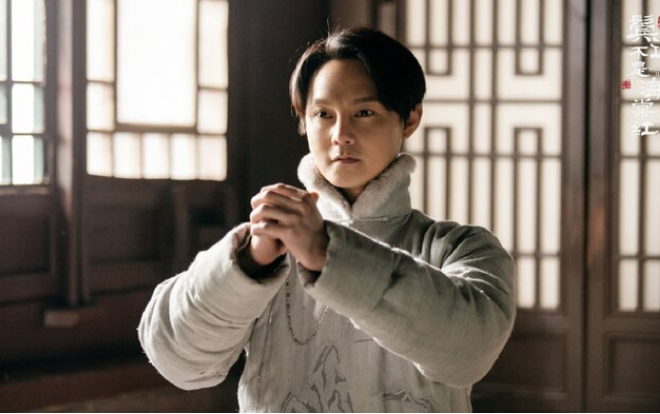 'Bên tóc mai không phải hải đường hồng': Diễn xuất của Doãn Chính đứngđầu hot search, khán giả nhớ đến Trương Quốc Vinh Ảnh 2