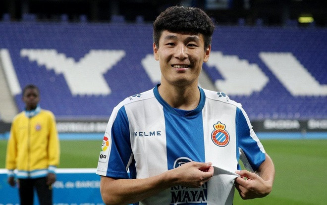 Ngôi sao số 1 bóng đá Trung Quốc nhiễm Covid-19 Ảnh 2