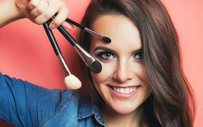 Dịch Covid 19: Đã đến lúc phải thanh lọc bộ dụng cụ trang điểm và mỹ phẩm hết hạn Ảnh 2