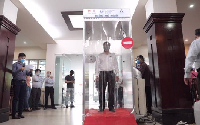 Đại học Bách Khoa ra mắt các buồng khử khuẩn đầu tiên tại TP.HCM Ảnh 2