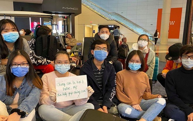 Một nhóm khoảng 40 du học sinh Việt Nam bị kẹt lại ở sân bay Mỹ Ảnh 2