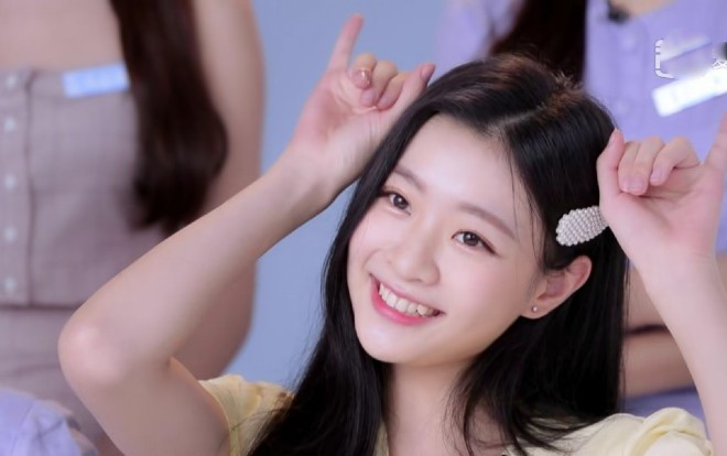 Cung đấu xuất hiện trong 'Thanh xuân có bạn 2': 4 chị em sinh tự bỏ phiếu cho vị trí center, ảnh cũ khiến người xem 'hoảng hồn' Ảnh 2