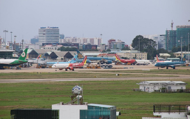 Tạm dừng tất cả các chuyến bay chở khách từ nước ngoài đến sân bay Tân Sơn Nhất Ảnh 2