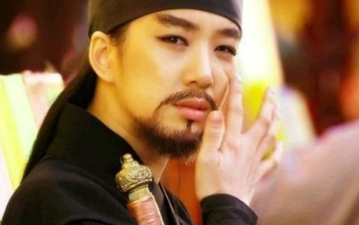 11 mỹ nhân Kpop sở hữu vẻ đẹp cực hút hồn khi giả trai Ảnh 2