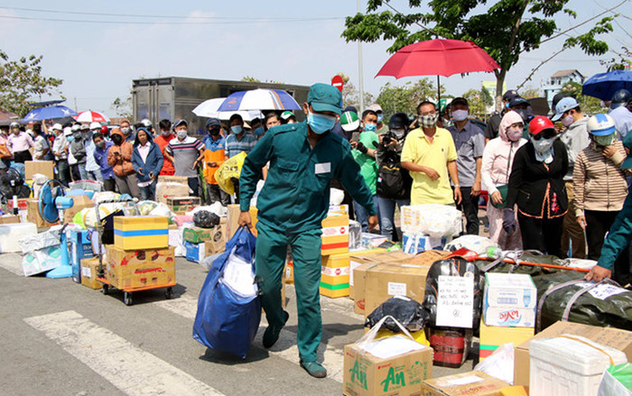 Tiếp tế đồ cho người cách ly: Sao Việt kêu gọi dừng lại, dân mạng bức xúc yêu cầu 'đừng biến thành tiệm tạp hóa' Ảnh 2