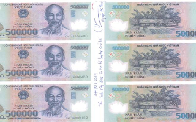 Chủ tiệm thiệp cưới in luôn tiền giả rồi đem đi bán Ảnh 2