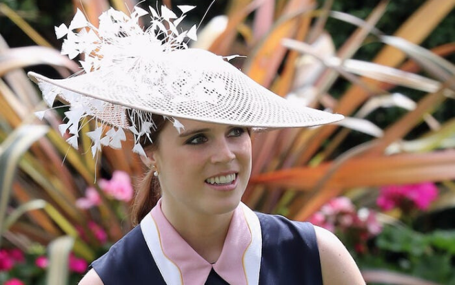Sở thích đội mũ siêu to khổng lồ 'chặt' cả loạt chị em Hoàng gia của Công chúa Eugenie Ảnh 2