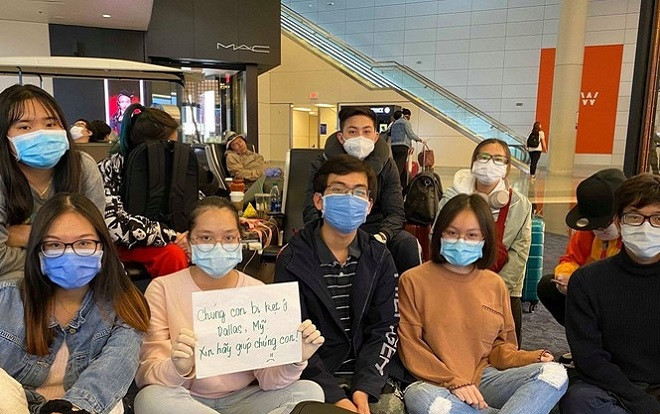 Nhóm du học sinh Việt Nam bị kẹt ở sân bay Mỹ đã về đến TP.HCM Ảnh 2