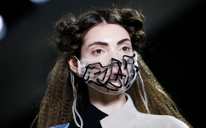 5 tips chăm sóc da láng mịn, tránh mụn khi đeo khẩu trang dài ngày chống Covid-19 Ảnh 2