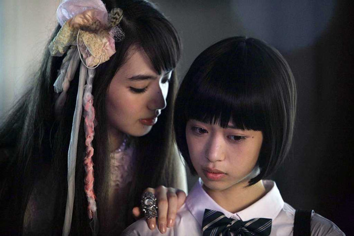 'Thế Giới Của Kanako' - Một thiếu nữ mất tích bí ẩn kéo theo sự điên cuồng và trống rỗng của loài người