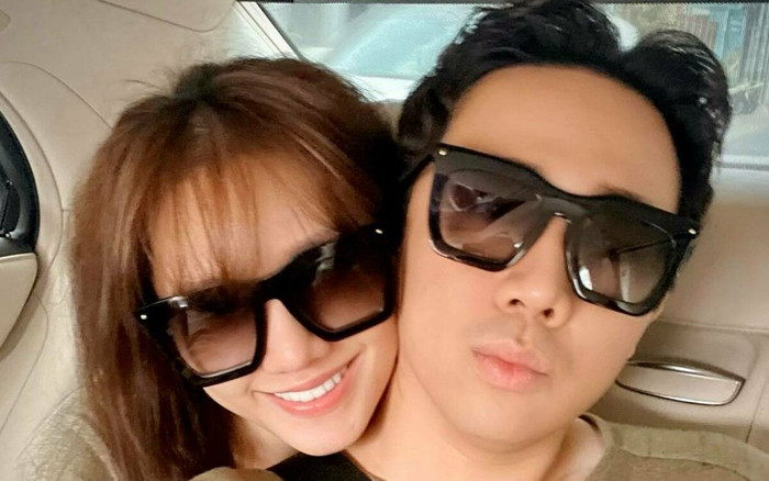 Trấn Thành - Hari Won diện đồ đôi hàng hiệu dạo một vòng Sài Gòn giữa mùa dịch Covid-19 Ảnh 2