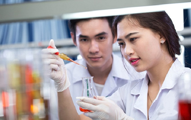 Đại học Y Hà Nội chuyển sang dạy online, đo thân nhiệt sinh viên ra vào KTX Ảnh 2