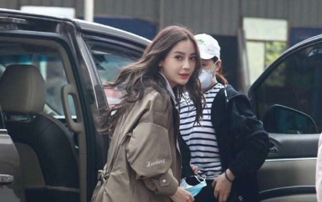 Hình ảnh mới của Angelababy được dân mạng khen ngợi khi trở lại làm việc sau nhiều ngày tránh dịch Ảnh 2