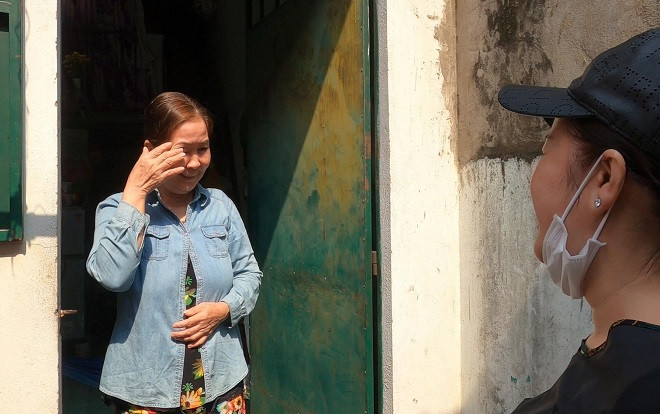 Người ở trọ bật khóc khi chủ nhà miễn 100% tiền phòng 2 tháng, hỗ trợ mỗi phòng trọ 10 kg gạo Ảnh 2