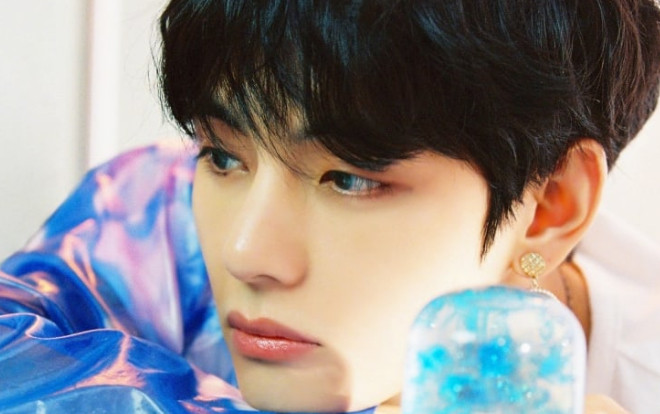 V (BTS) được cư dân mạng khen là có khuôn mặt mộc tuyệt vời khi đến trường quay 'Itaewon Class' Ảnh 2