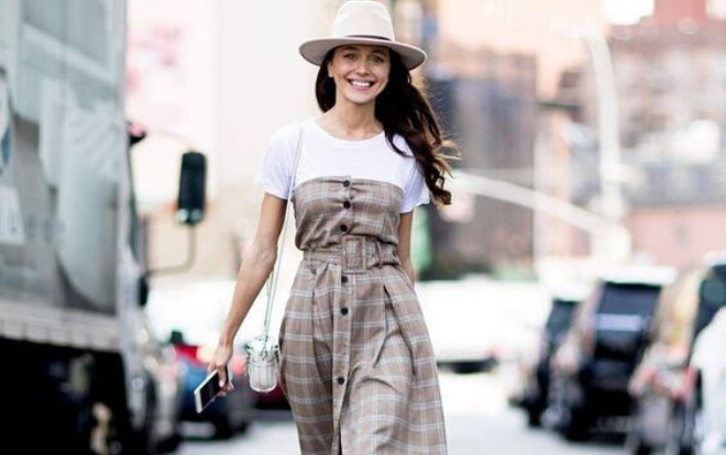 5 cách mặc áo phông trắng xinh xắn gọn gàng mà không hề nhàm chán Ảnh 2